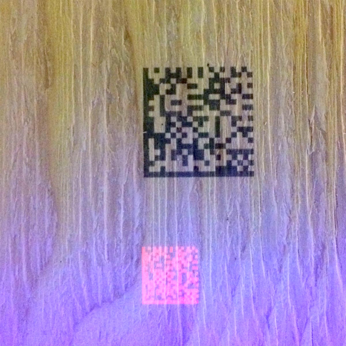 REA JET HR Kennzeichnung mit UV Tinte auf Holz